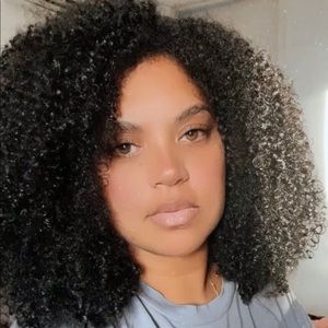 Meet your Posher, Michaela